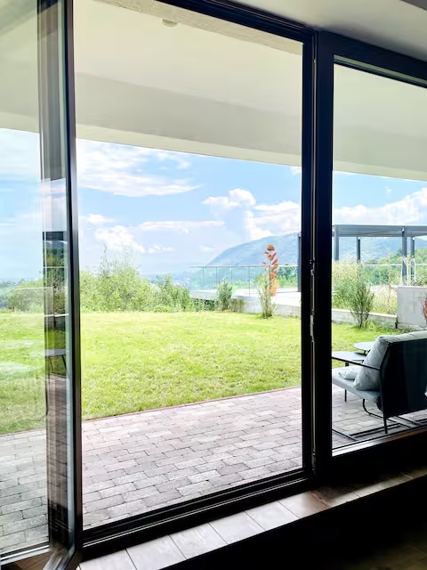 Vedere din camera de zi